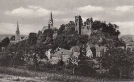 Hier geht es zur Karte mit dem Motiv 'Burg und Kirchen von einem Weg gesehen' Hier geht es zur Karte mit dem Motiv 'Burg und Kirchen von einem Weg gesehen'