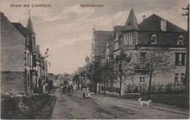 Hier geht es zur Karte mit dem Motiv 'Flaggen auf beiden Seiten der Straße'